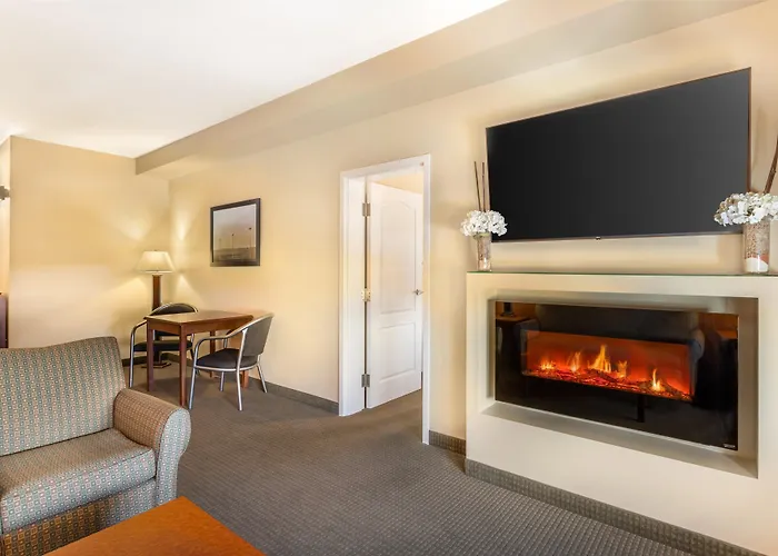 Best Western Plus Service Inn & Suites