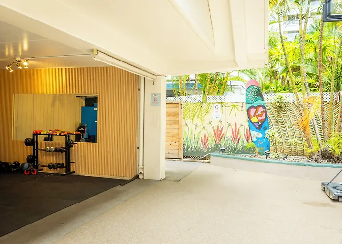 Waikiki Beachside Hostel