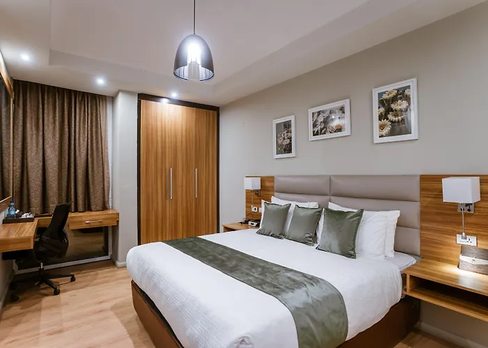 Monarch Hotel