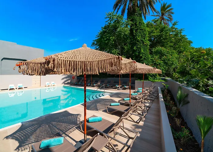 Amphitryon City Hotel