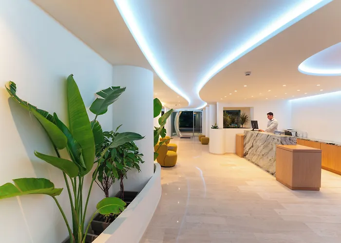 Amphitryon City Hotel