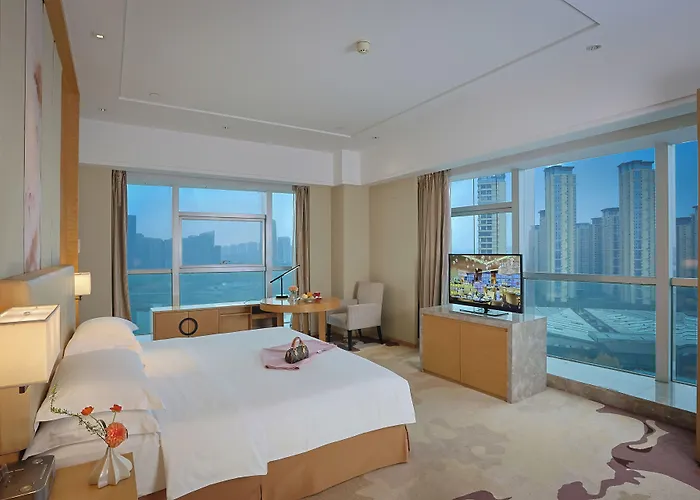 Expo Center Hotel - Free Shuttle Bus & Late Check-Out