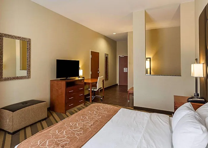 Comfort Suites Near Tanger Outlet Mall