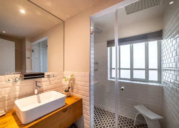 Jacob Shenkin Hotel