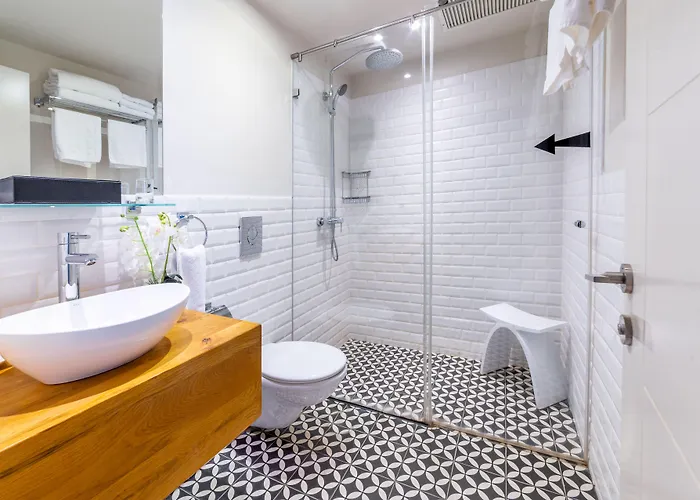 Jacob Shenkin Hotel