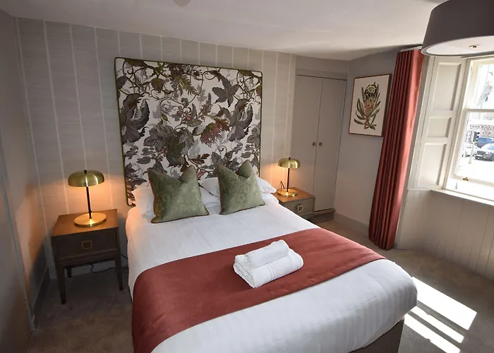 Elphinstone Hotel