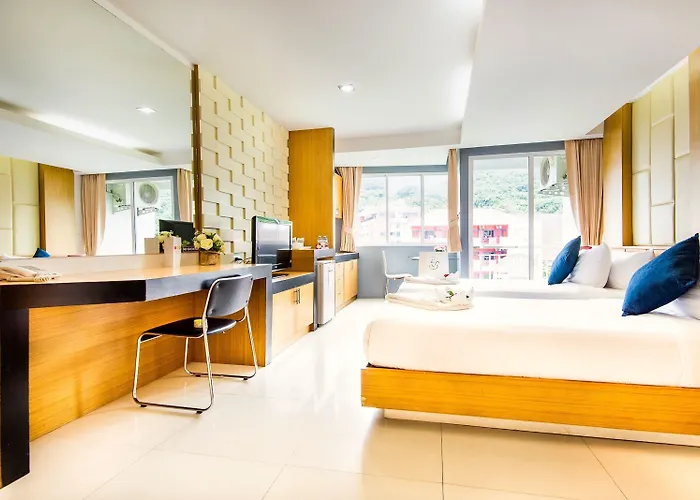 Hallo Patong Hotel - Rooftop Pool - Stunning Mountain Views & Otop Market