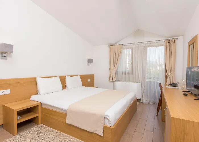 Hotel Lirak