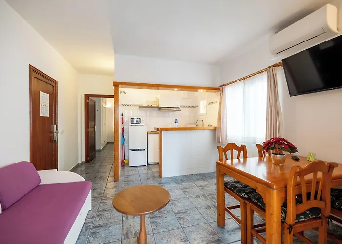Hostal Doris - Adults Only