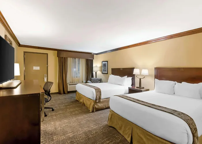 Best Western Plus Raton Hotel
