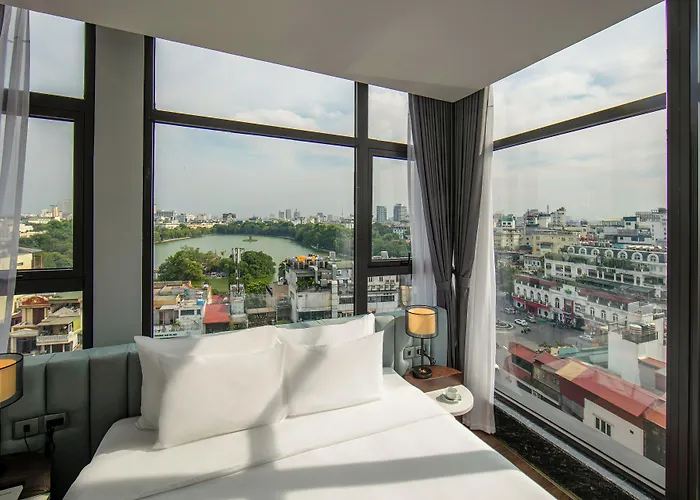 May De Ville Lakeside Hotel