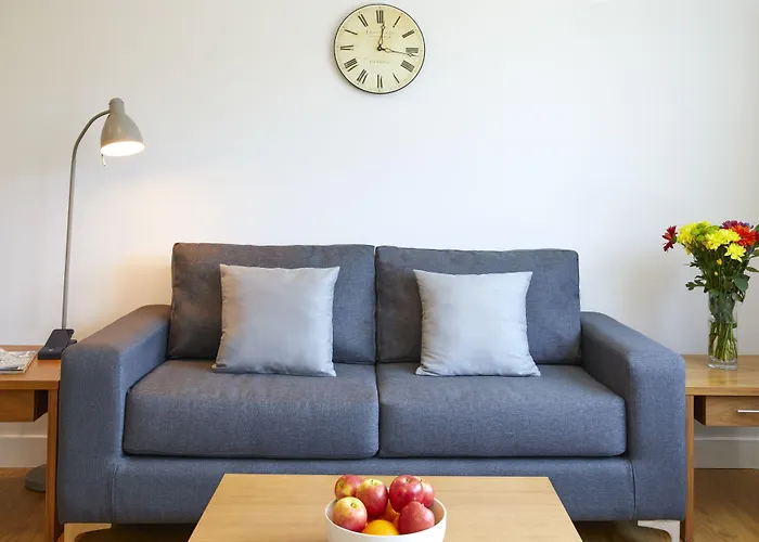 Hq Aparthotel Farnborough
