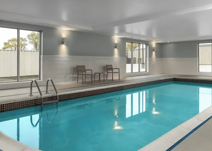 Holiday Inn Express Hotel & Suites Chatham South By Ihg
