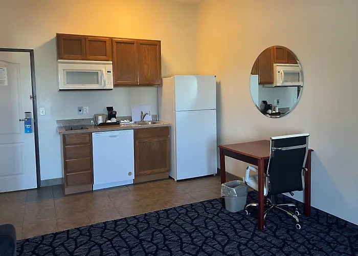 Days Inn & Suites By Wyndham Columbus Ne