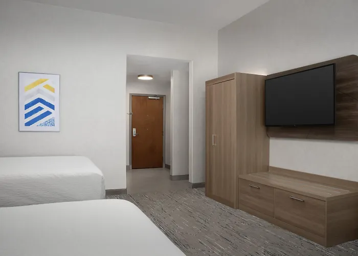Holiday Inn Express&Suites Alexandria - Fort Belvoir by IHG