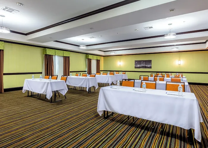 Holiday Inn Express Hotel & Suites Dallas West By Ihg