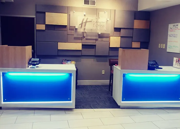 Holiday Inn Express & Suites - Olathe South By Ihg
