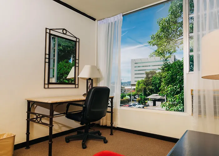 Plaza Hotel&Suites