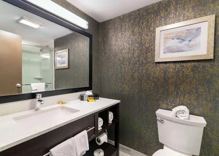 Best Western Plus Landmark Inn