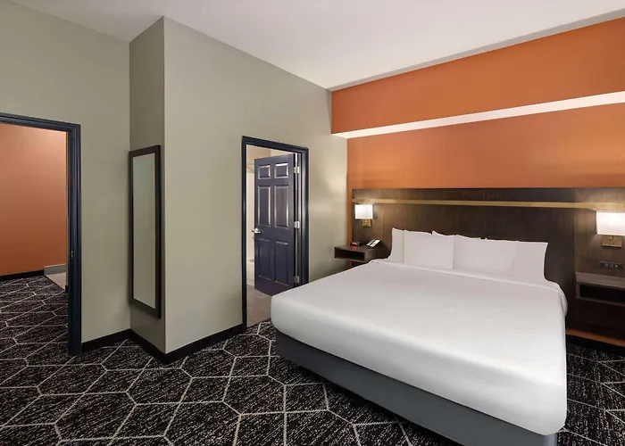 La Quinta By Wyndham Olathe