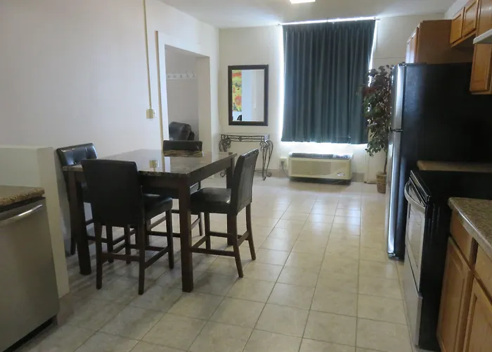 Baymont By Wyndham Fargo
