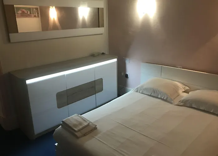 Hotel Couleurs Sud avec ascenseur et restaurant Centre ville-Gare Charleville-Mézières