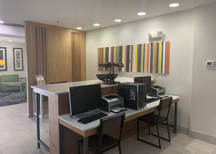 Holiday Inn Express Mccomb By Ihg