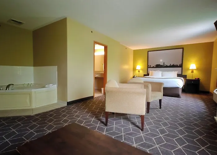 Super 8 By Wyndham Midland