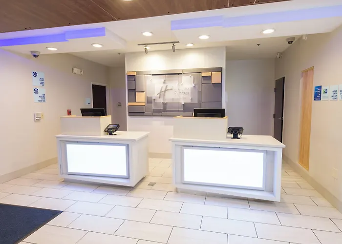 Holiday Inn Express Hotel & Suites Clinton By Ihg