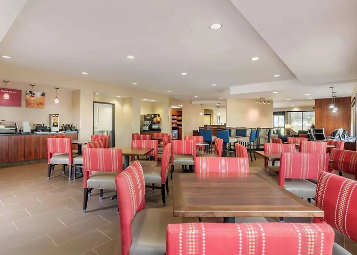 Comfort Suites Speedway - Kansas City