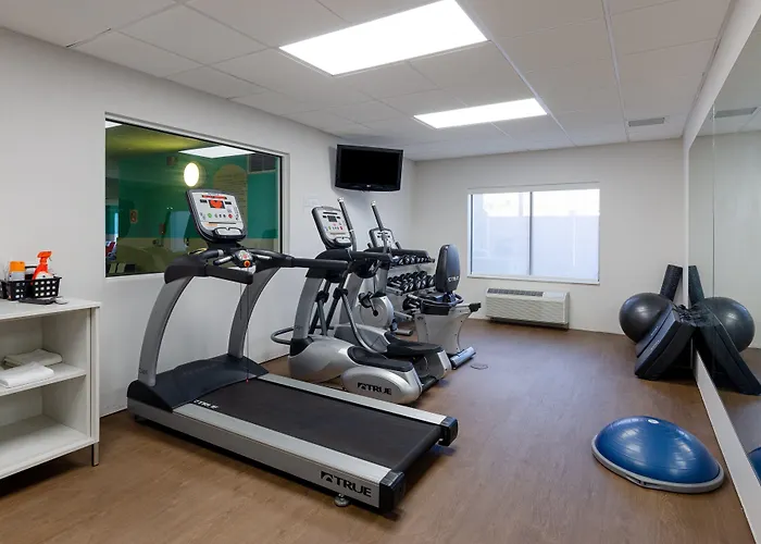 Holiday Inn Express Hotel & Suites Weston By Ihg