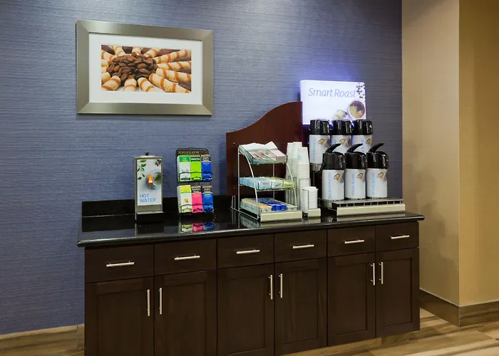 Holiday Inn Express & Suites Minot By Ihg