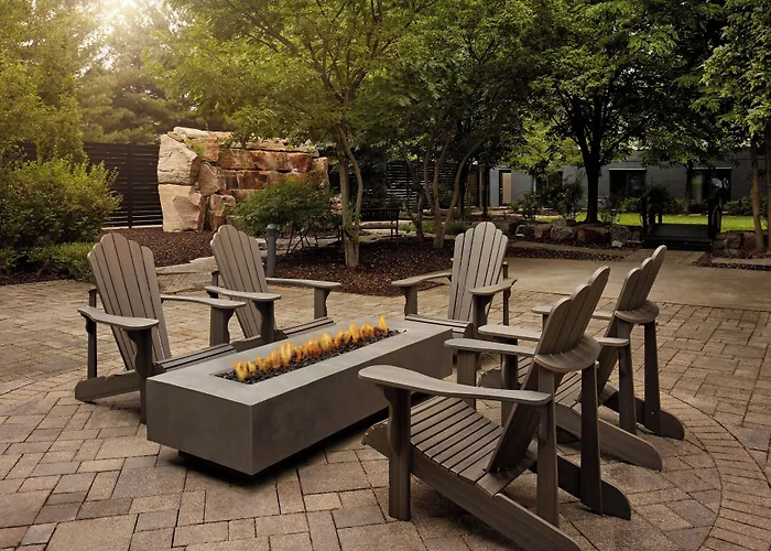 Courtyard By Marriott Hamilton