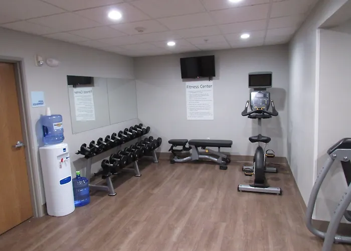 Holiday Inn Express & Suites Lincoln South By Ihg