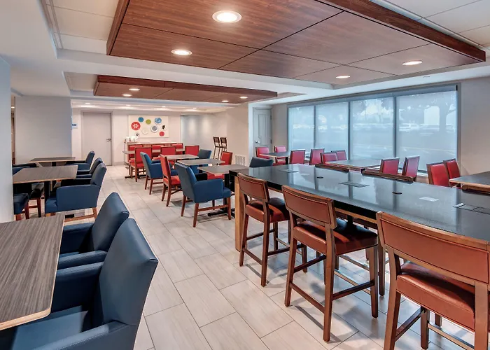 Holiday Inn Express & Suites West Long Branch - Eatontown By Ihg
