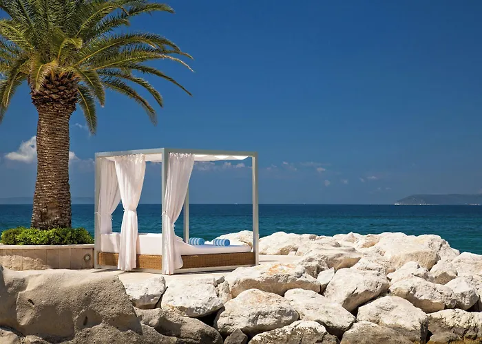 Le Meridien Lav Split
