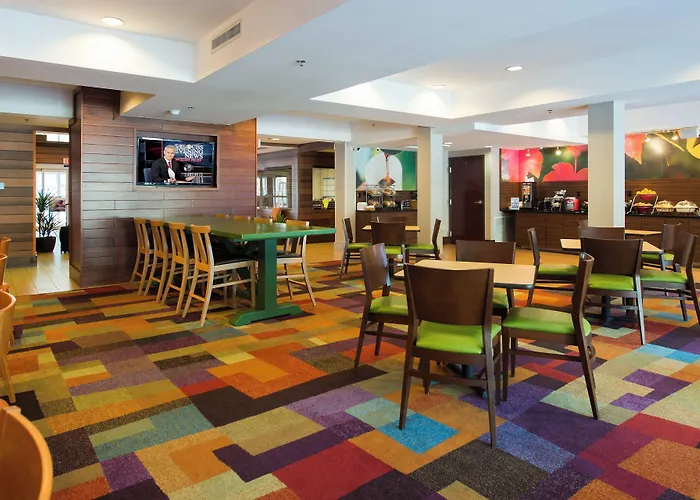Fairfield Inn & Suites By Marriott Charleston North/Ashley Phosphate