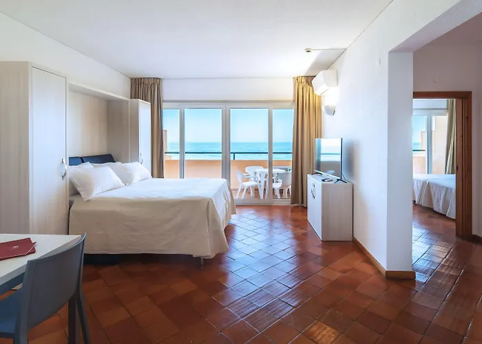 Meia Praia Lagos - Beach Club Apartments