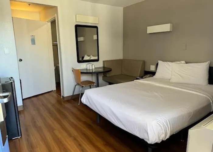 Motel 6-Ventura, Ca - South