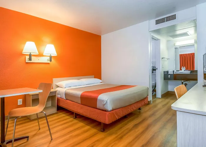 Motel 6-Corona, Ca