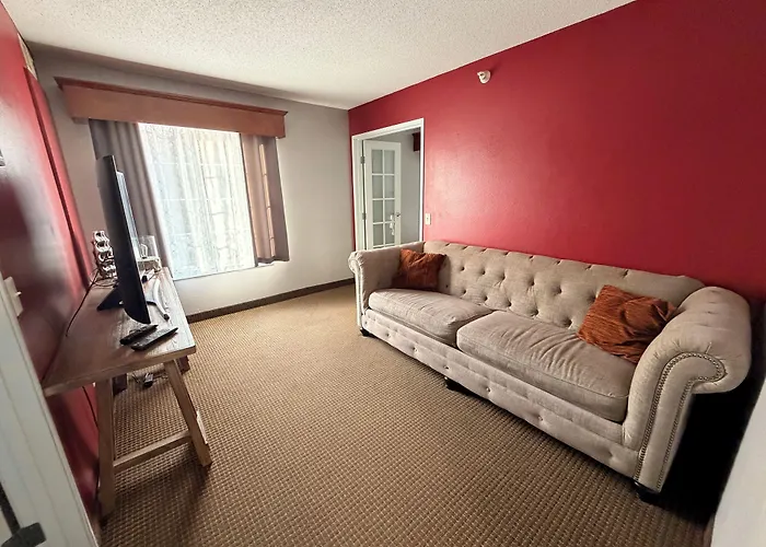 River Hills Hotel- Mankato