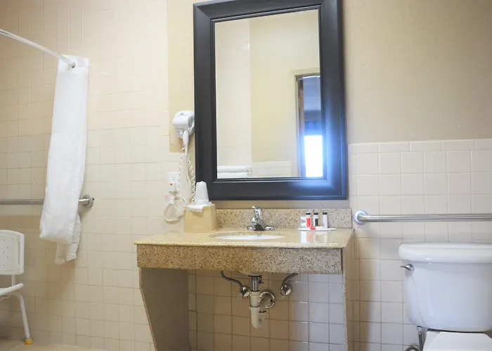Super 8 By Wyndham Galveston