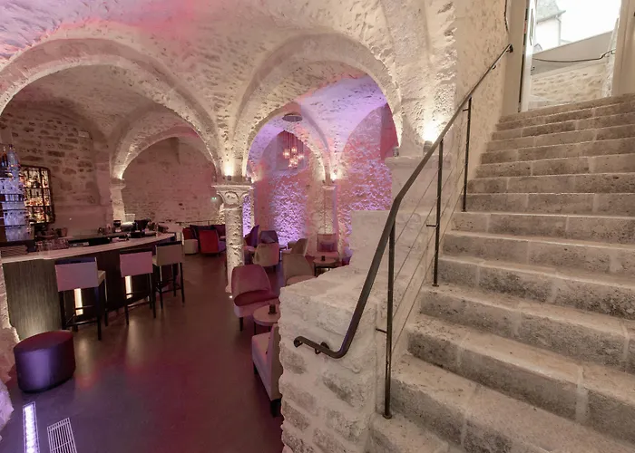 Hôtel Aux Vieux Remparts, The Originals Relais