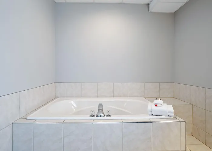 Elevation Inn & Suites, Trademark Collection By Wyndham Downtown Rapid City- Walking Distance To The Monument