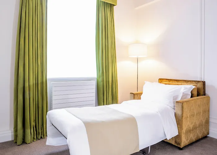 Astor Court Hotel