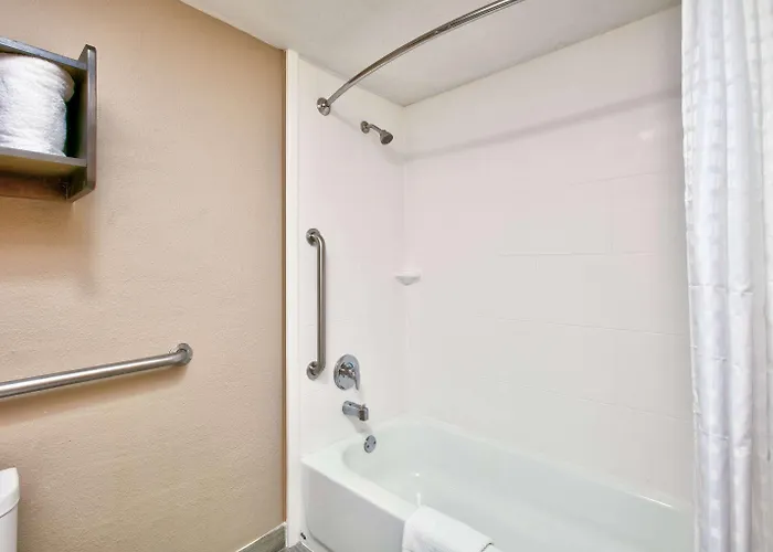 Super 8 By Wyndham Victoria - South - Hwy 59