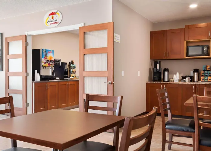 Super 8 By Wyndham Regina