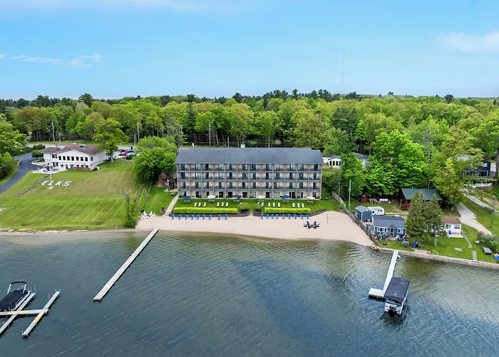 Beachfront Hotel Houghton Lake