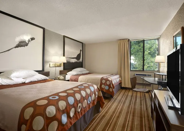 Super 8 By Wyndham Redfield