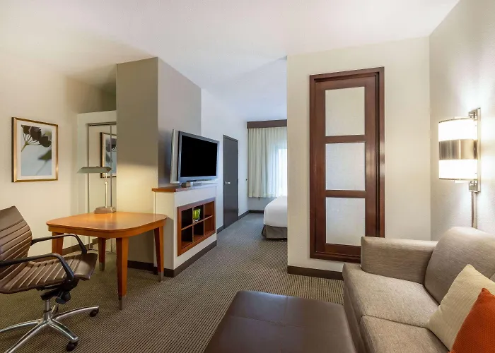 Wyndham Garden Kansas City Airport